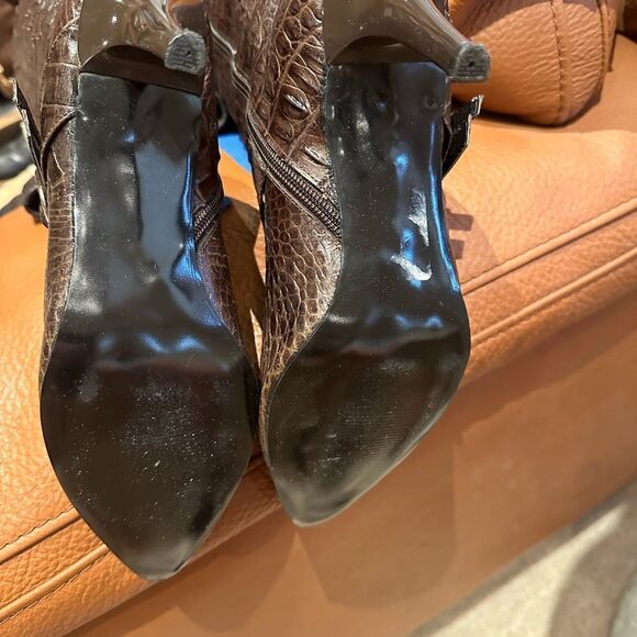 Elegant Brown Heeled Boots - Picture 6 of 14